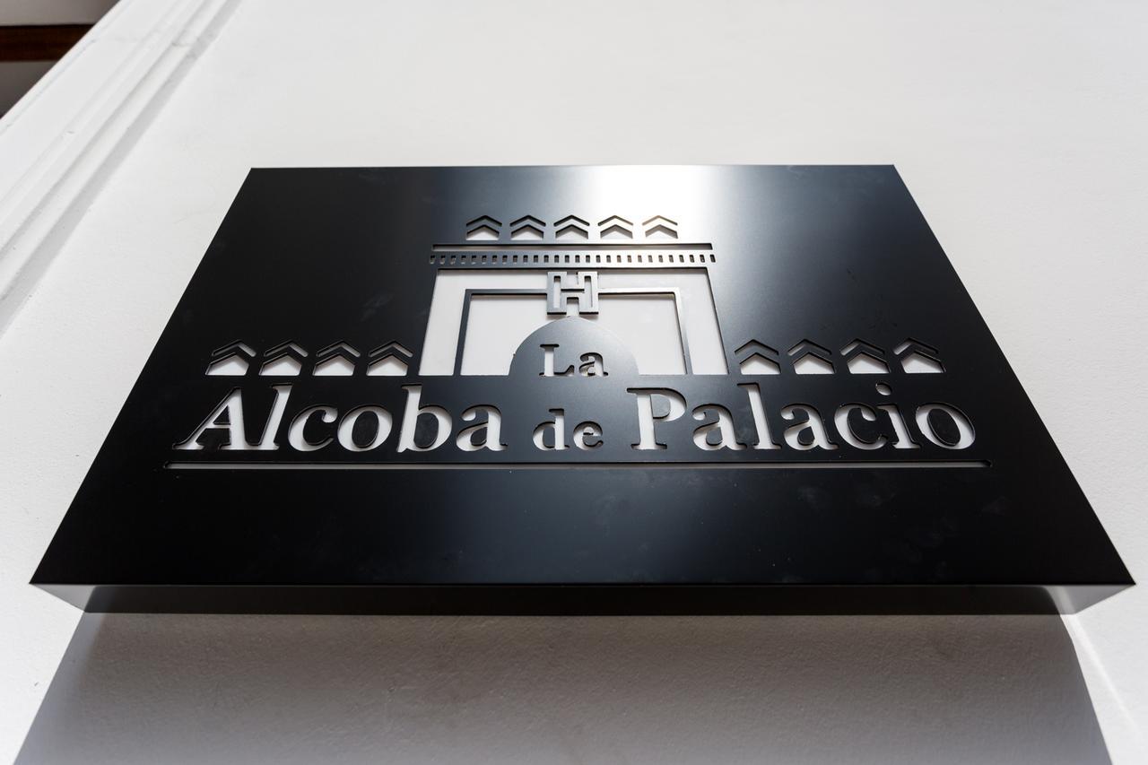 La Puerta De Palacio - Adults Only Sevilla Buitenkant foto